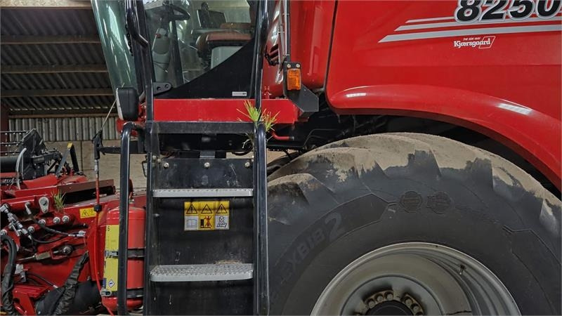 Case IH 8250 Axial-Flow med 35fod Varicut skærebord. Dansk - Mähdrescher: das Bild 2 Case IH 8250 Axial-Flow med 35fod Varicut skærebord. Dansk - Mähdrescher: das Bild 2