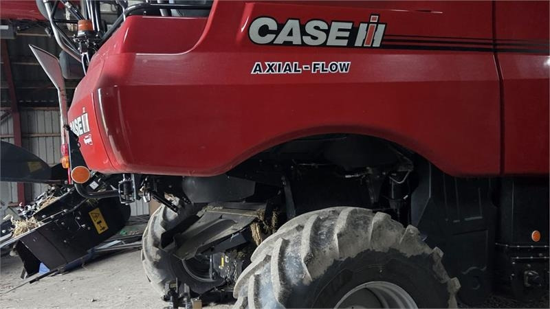 Case IH 8250 Axial-Flow med 35fod Varicut skærebord. Dansk - Mähdrescher: das Bild 3 Case IH 8250 Axial-Flow med 35fod Varicut skærebord. Dansk - Mähdrescher: das Bild 3