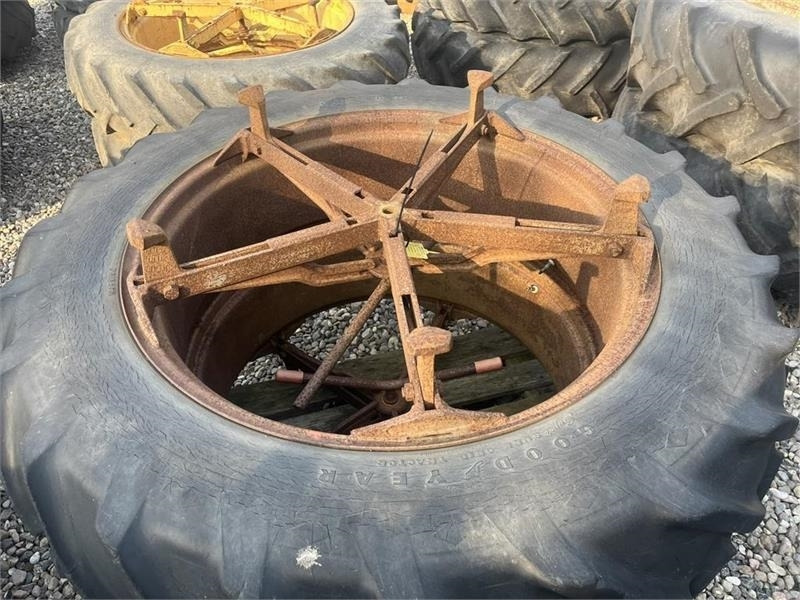 Goodyear 13,6 -38 Molcon 5 arme bred - Reifen für Landmaschine: das Bild 2 Goodyear 13,6 -38 Molcon 5 arme bred - Reifen für Landmaschine: das Bild 2