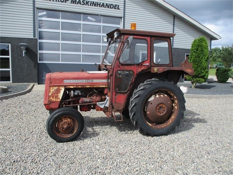 IH 444 Motor sidder fast - Traktor: das Bild 1 IH 444 Motor sidder fast - Traktor: das Bild 1