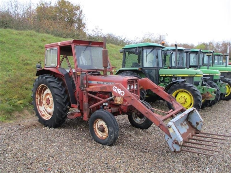 IH 574 Med Gyro frontlæsser med Greb - Traktor: das Bild 2 IH 574 Med Gyro frontlæsser med Greb - Traktor: das Bild 2