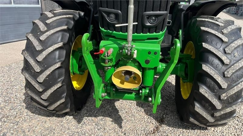 John Deere 6175R Med frontlift og frontPTO samt luft anlæg - Traktor: das Bild 4 John Deere 6175R Med frontlift og frontPTO samt luft anlæg - Traktor: das Bild 4