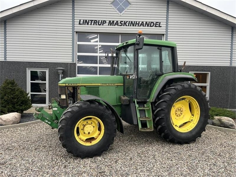 John Deere 6800 Med frontlift. - Traktor: das Bild 1 John Deere 6800 Med frontlift. - Traktor: das Bild 1