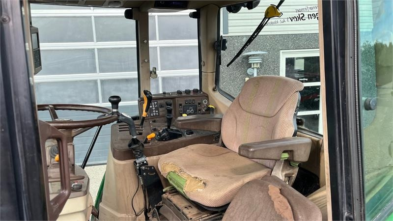 John Deere 6910 Auto Quad II-TLS Med frontlæsser - Traktor: das Bild 5 John Deere 6910 Auto Quad II-TLS Med frontlæsser - Traktor: das Bild 5