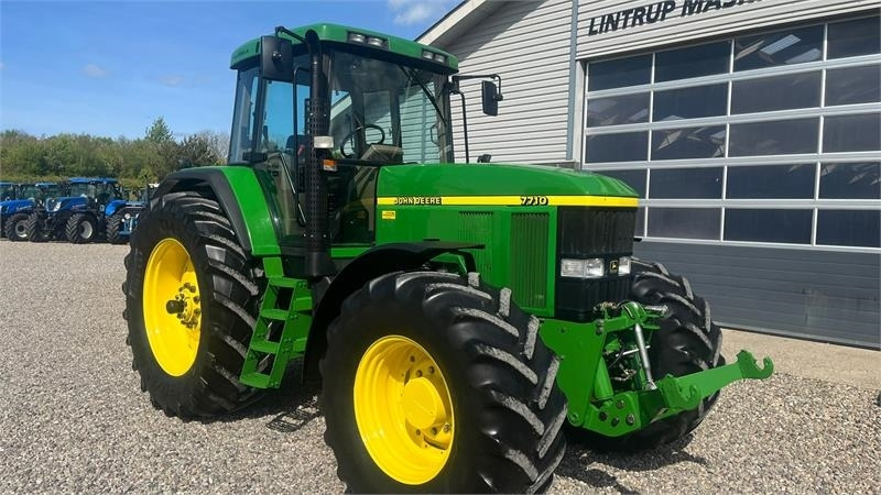 Traktor John Deere 7710 8.1L motor, store hjul og frontlift. En ejere: das Bild 17