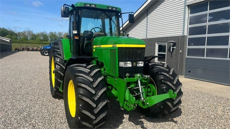 Traktor John Deere 7710 8.1L motor, store hjul og frontlift. En ejere: das Bild 18