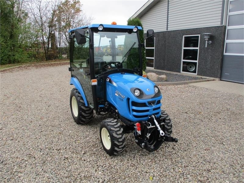 Traktor LS J27 HST Med kabine, frontlift og frontPTO: das Bild 16