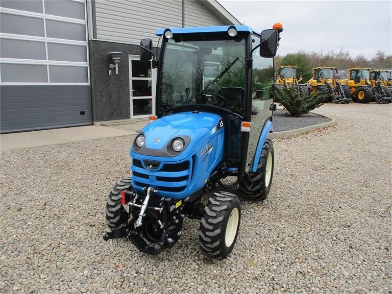 Traktor LS J27 HST Med kabine, frontlift og frontPTO: das Bild 8