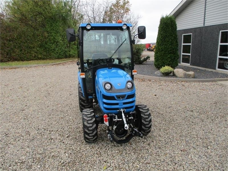 Traktor LS J27 HST Med kabine, frontlift og frontPTO: das Bild 17