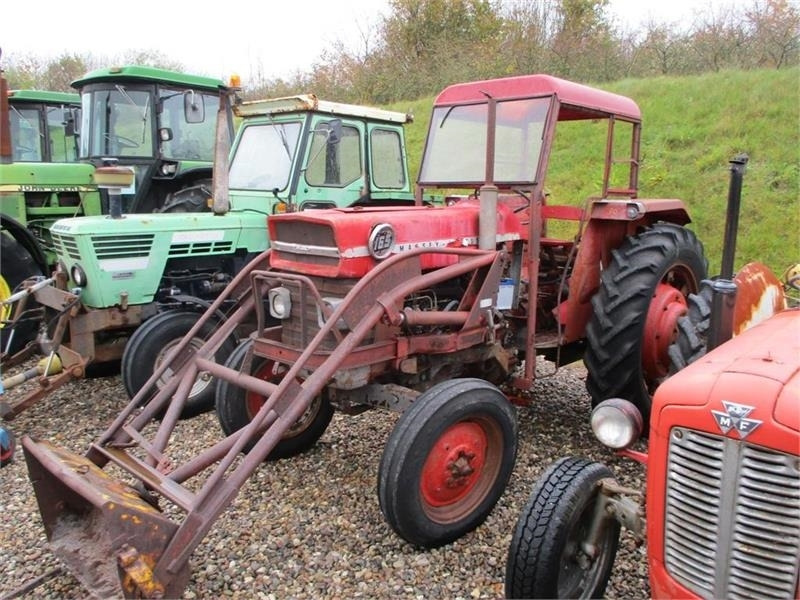 Massey Ferguson 165 Med Ålø læsser med greb. - Traktor: das Bild 1 Massey Ferguson 165 Med Ålø læsser med greb. - Traktor: das Bild 1