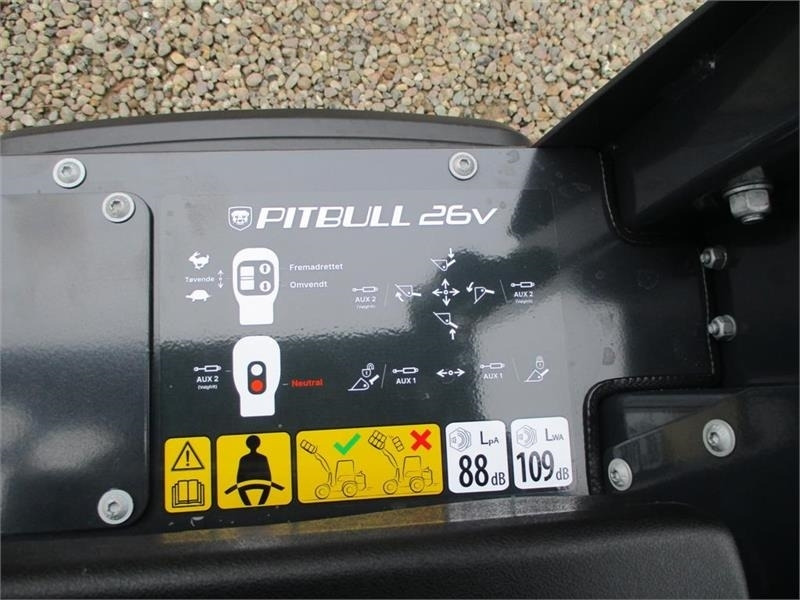 Hoflader Pitbull X24-26V med lyspakke, 400mm hjulmontering og pall: das Bild 10