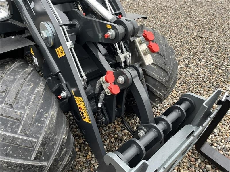Hoflader Pitbull X24-26V med lyspakke, 400mm hjulmontering og palle: das Bild 10