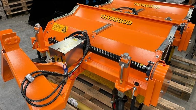 Kehrbesen Thyregod TK 1600 PTO, med hydraulisk sving.: das Bild 1