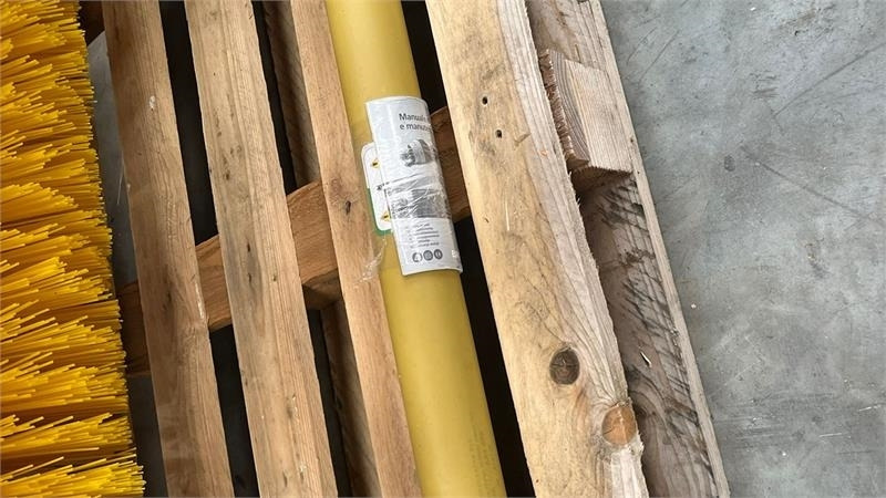 Thyregod TK 1600 PTO, med hydraulisk sving. - Kehrbesen: das Bild 4 Thyregod TK 1600 PTO, med hydraulisk sving. - Kehrbesen: das Bild 4