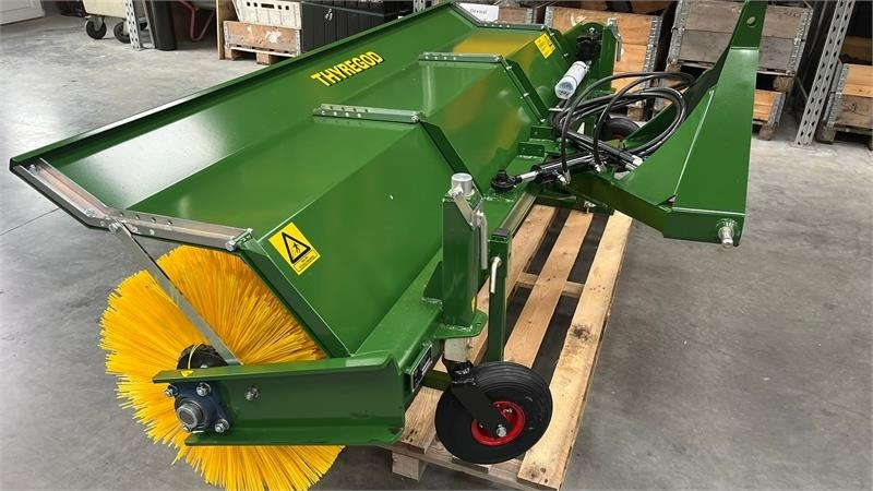 Thyregod TK 2800 med nylon børster og hydraulisk sving. bre - Kehrbesen: das Bild 2 Thyregod TK 2800 med nylon børster og hydraulisk sving. bre - Kehrbesen: das Bild 2