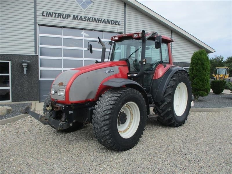 Valtra T190 Med frontlift og affjedret foraksel - Traktor: das Bild 2 Valtra T190 Med frontlift og affjedret foraksel - Traktor: das Bild 2