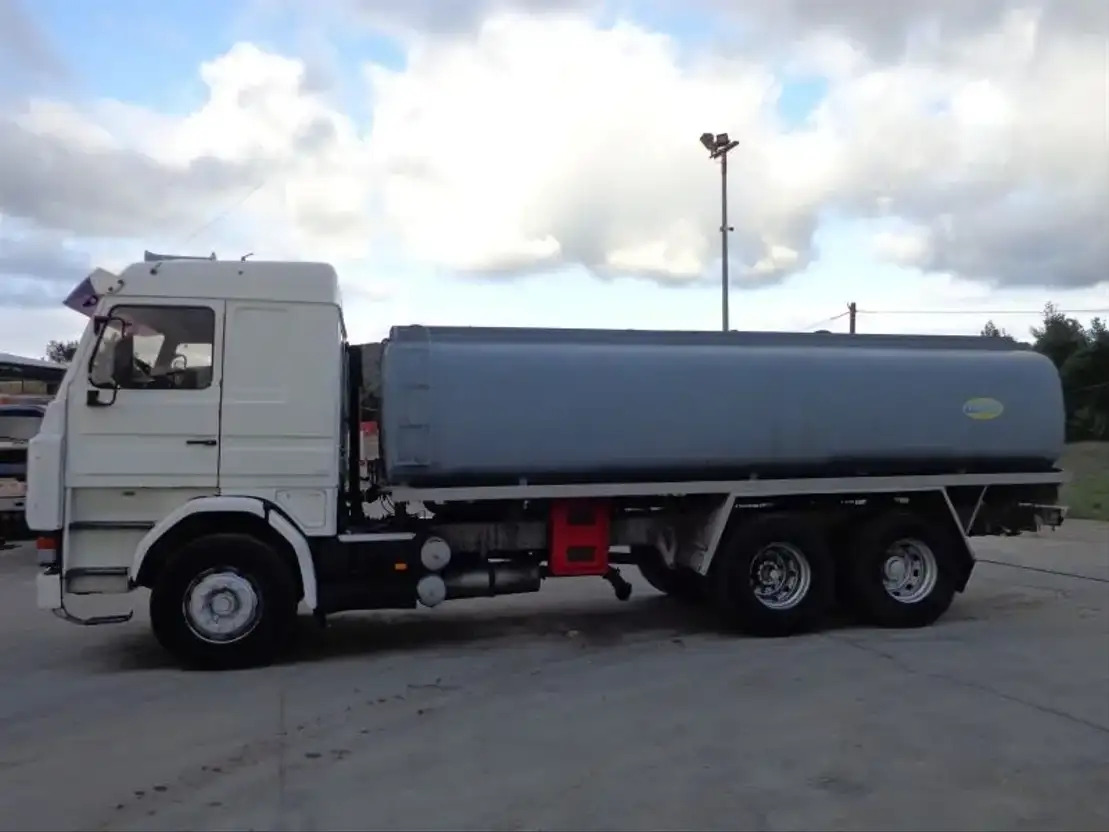 Scania R143-470 V8 Scania R143HL .470 6X2 Diesel/OIL Tank - Tankwagen: das Bild 3 Scania R143-470 V8 Scania R143HL .470 6X2 Diesel/OIL Tank - Tankwagen: das Bild 3