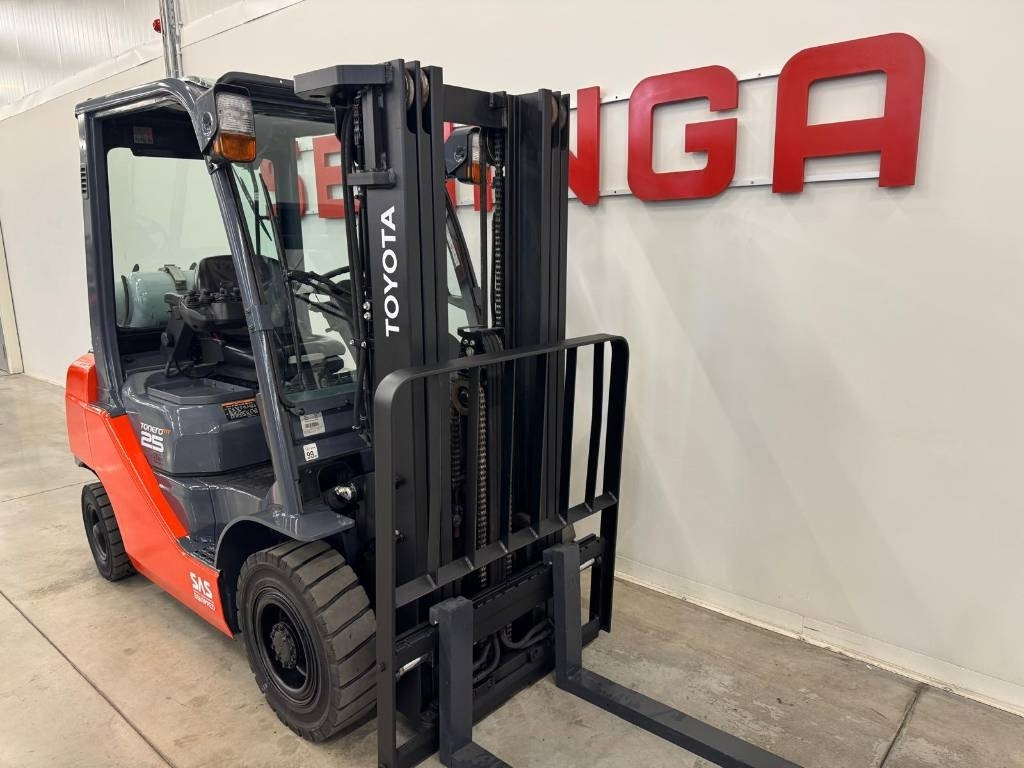 Toyota 10773 06-8FG25F - Treibgasstapler: das Bild 1 Toyota 10773 06-8FG25F - Treibgasstapler: das Bild 1