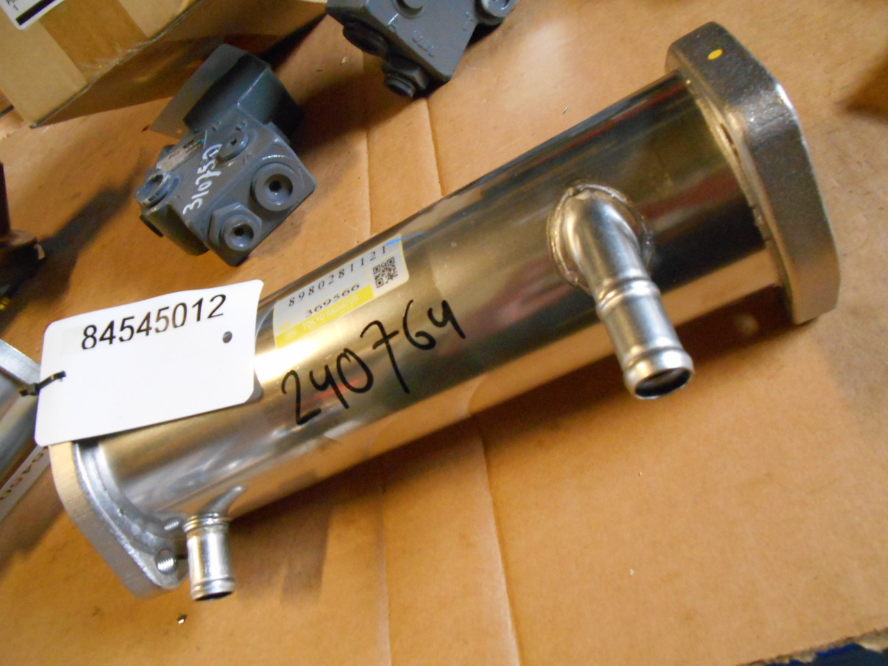 Isuzu 8980281121 - 8982127150 - AGR-Kühler für Landmaschine: das Bild 2 Isuzu 8980281121 - 8982127150 - AGR-Kühler für Landmaschine: das Bild 2
