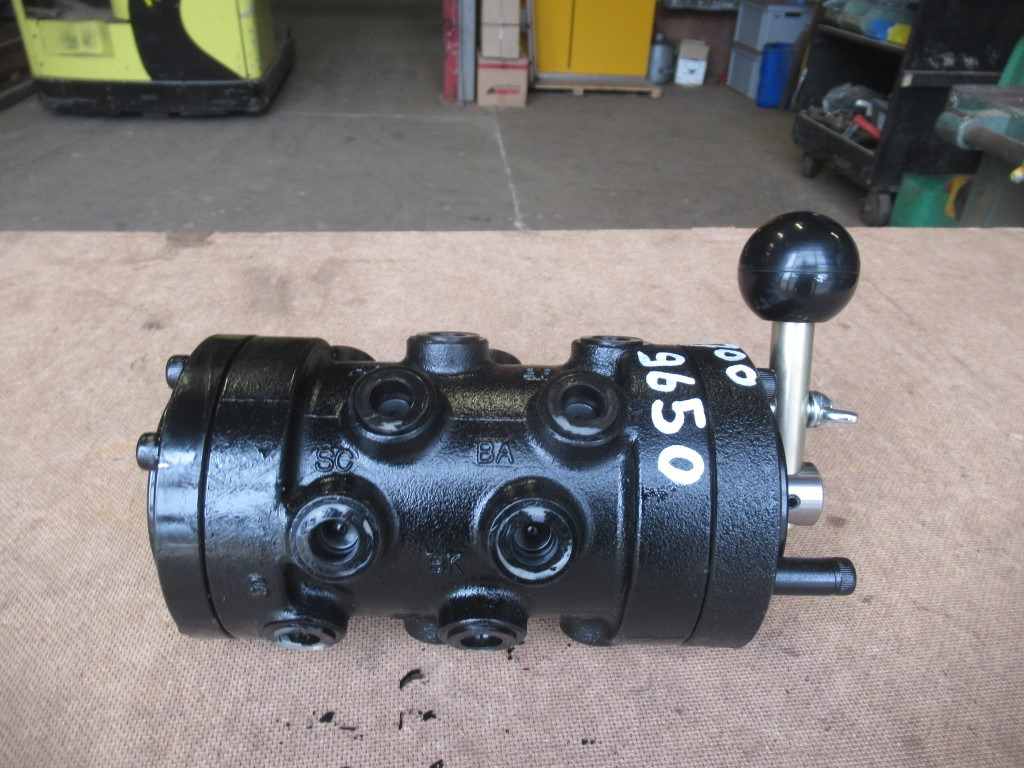 Kobelco 2436U1244R100 - K16AR8-12-A - Hydraulik ventil für Baumaschine: das Bild 3 Kobelco 2436U1244R100 - K16AR8-12-A - Hydraulik ventil für Baumaschine: das Bild 3