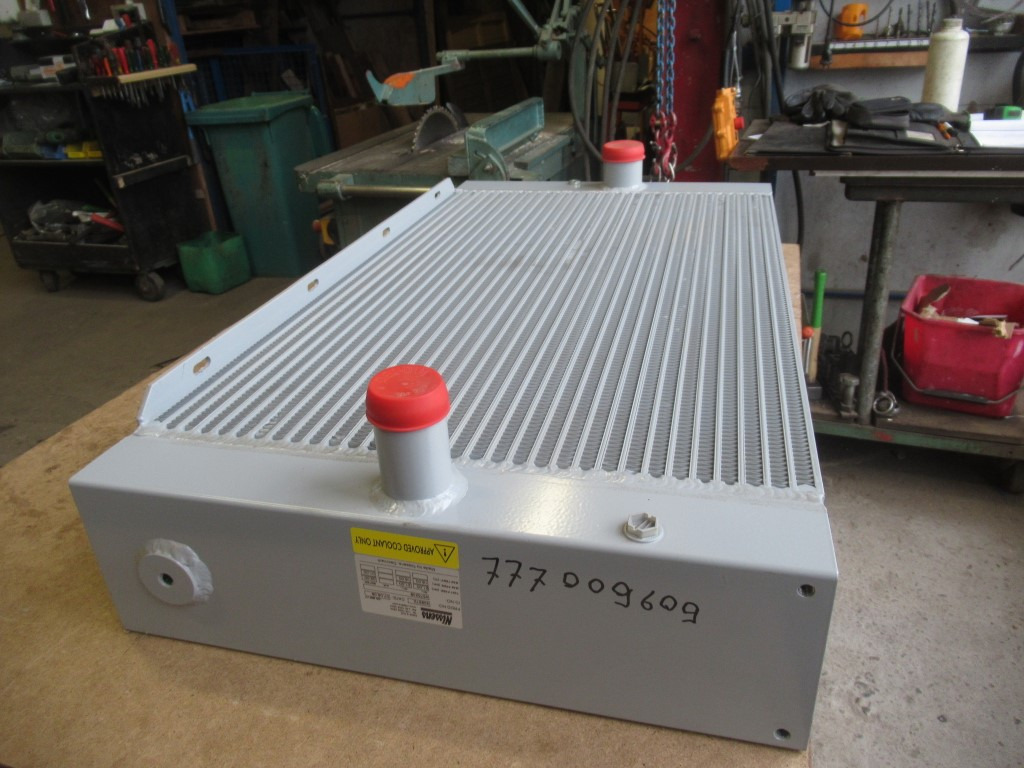 New Holland 6904526 - Kühler für Baumaschine: das Bild 2 New Holland 6904526 - Kühler für Baumaschine: das Bild 2