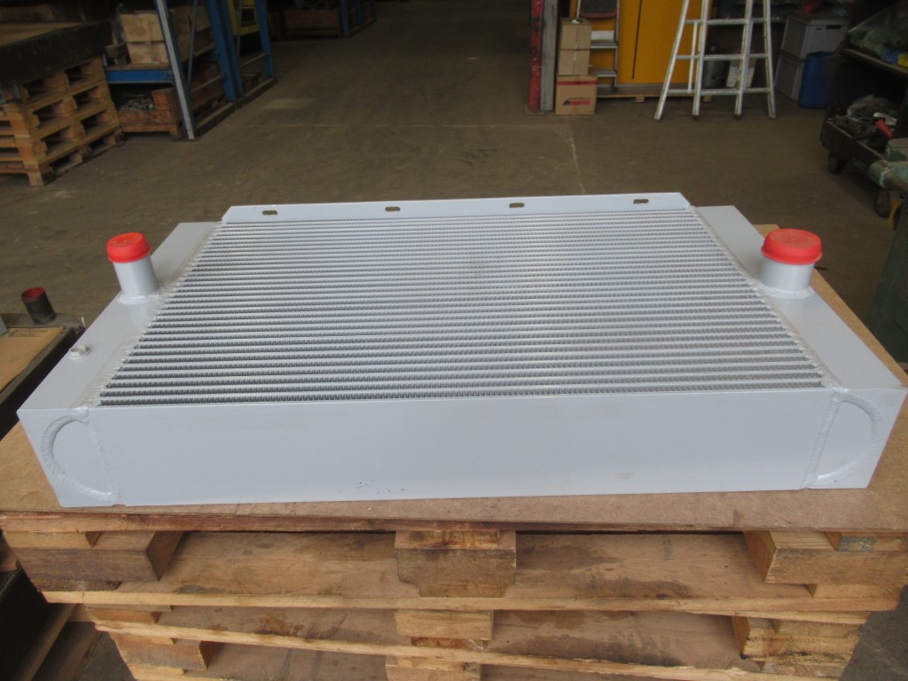 New Holland 6904526 - Kühler für Baumaschine: das Bild 1 New Holland 6904526 - Kühler für Baumaschine: das Bild 1