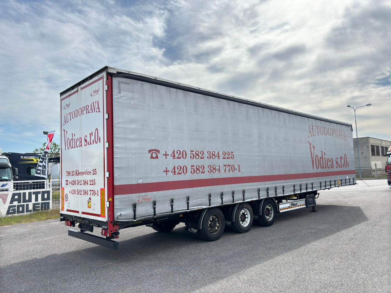 FLIEGL SDS 380 - Planenauflieger: das Bild 5 FLIEGL SDS 380 - Planenauflieger: das Bild 5