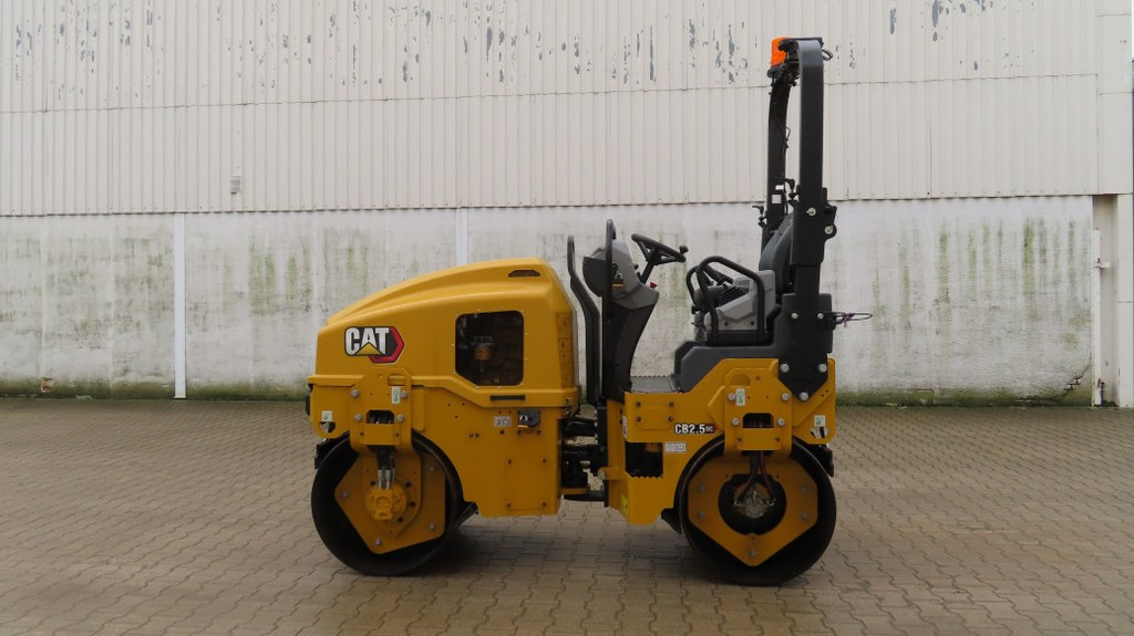 Caterpillar CB 2.5 GC - Straßenwalze: das Bild 5 Caterpillar CB 2.5 GC - Straßenwalze: das Bild 5