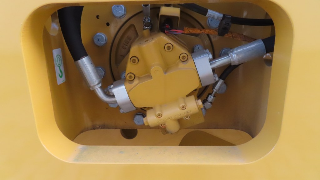 Walzenzug Caterpillar CS66B: das Bild 15