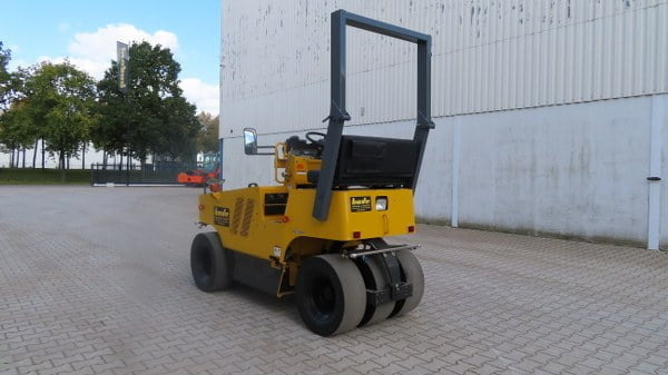 Sakai TS 160-2 - Gummiradwalze: das Bild 4 Sakai TS 160-2 - Gummiradwalze: das Bild 4