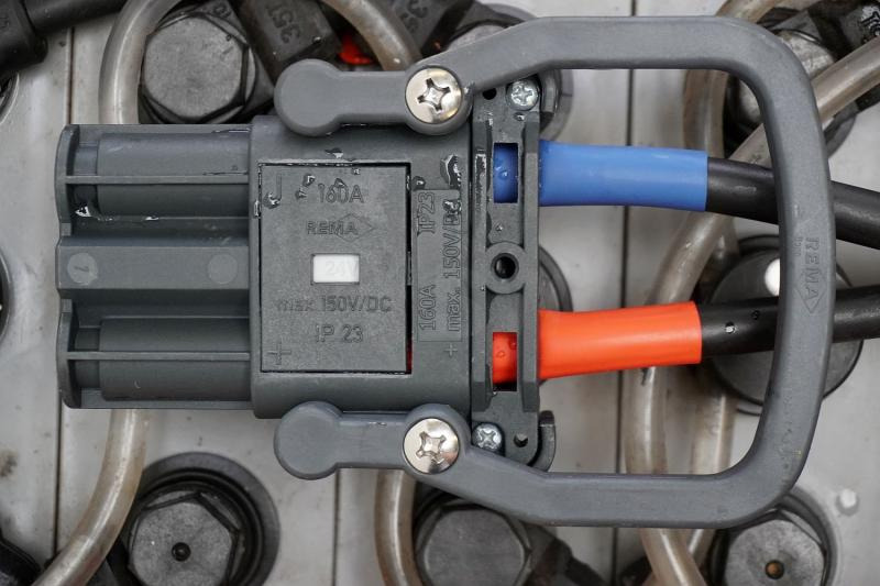 GRUMA 24 Volt 3 PzS 375 Ah - Batterie: das Bild 4 GRUMA 24 Volt 3 PzS 375 Ah - Batterie: das Bild 4