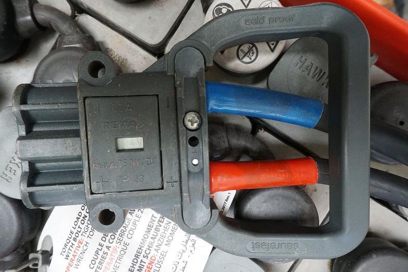 HAWKER 24 Volt 3 PzB 225 Ah - Batterie: das Bild 4 HAWKER 24 Volt 3 PzB 225 Ah - Batterie: das Bild 4