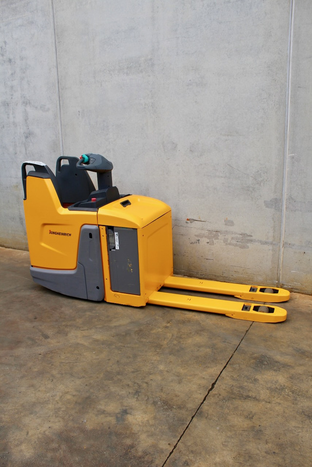 Jungheinrich ERE 225 LI-ION - Niederhubwagen: das Bild 4 Jungheinrich ERE 225 LI-ION - Niederhubwagen: das Bild 4