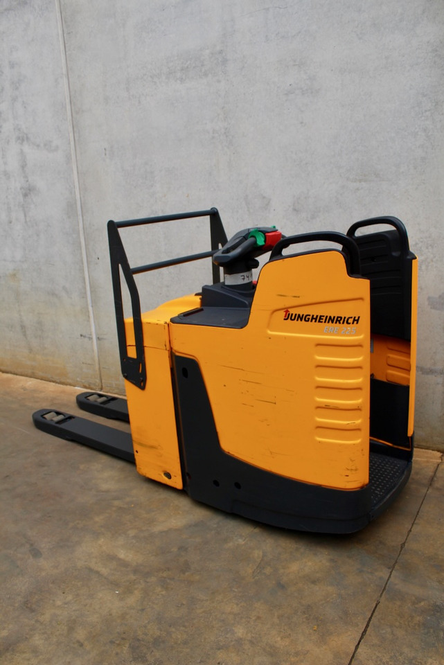 Jungheinrich ERE 225 - Niederhubwagen: das Bild 1 Jungheinrich ERE 225 - Niederhubwagen: das Bild 1