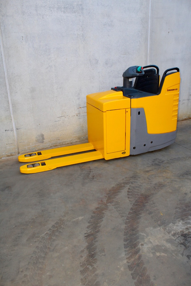 Jungheinrich ERE 225 - Niederhubwagen: das Bild 2 Jungheinrich ERE 225 - Niederhubwagen: das Bild 2