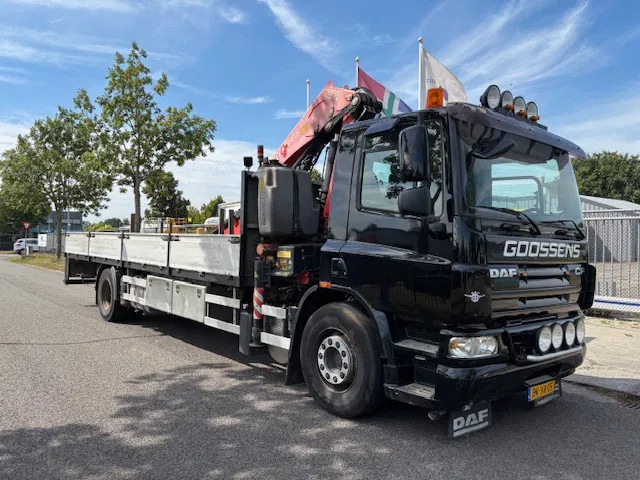 DAF CF 75.250 4x2 Fassi F215 crane Radio controlled Flat bed body - Autokran: das Bild 4 DAF CF 75.250 4x2 Fassi F215 crane Radio controlled Flat bed body - Autokran: das Bild 4