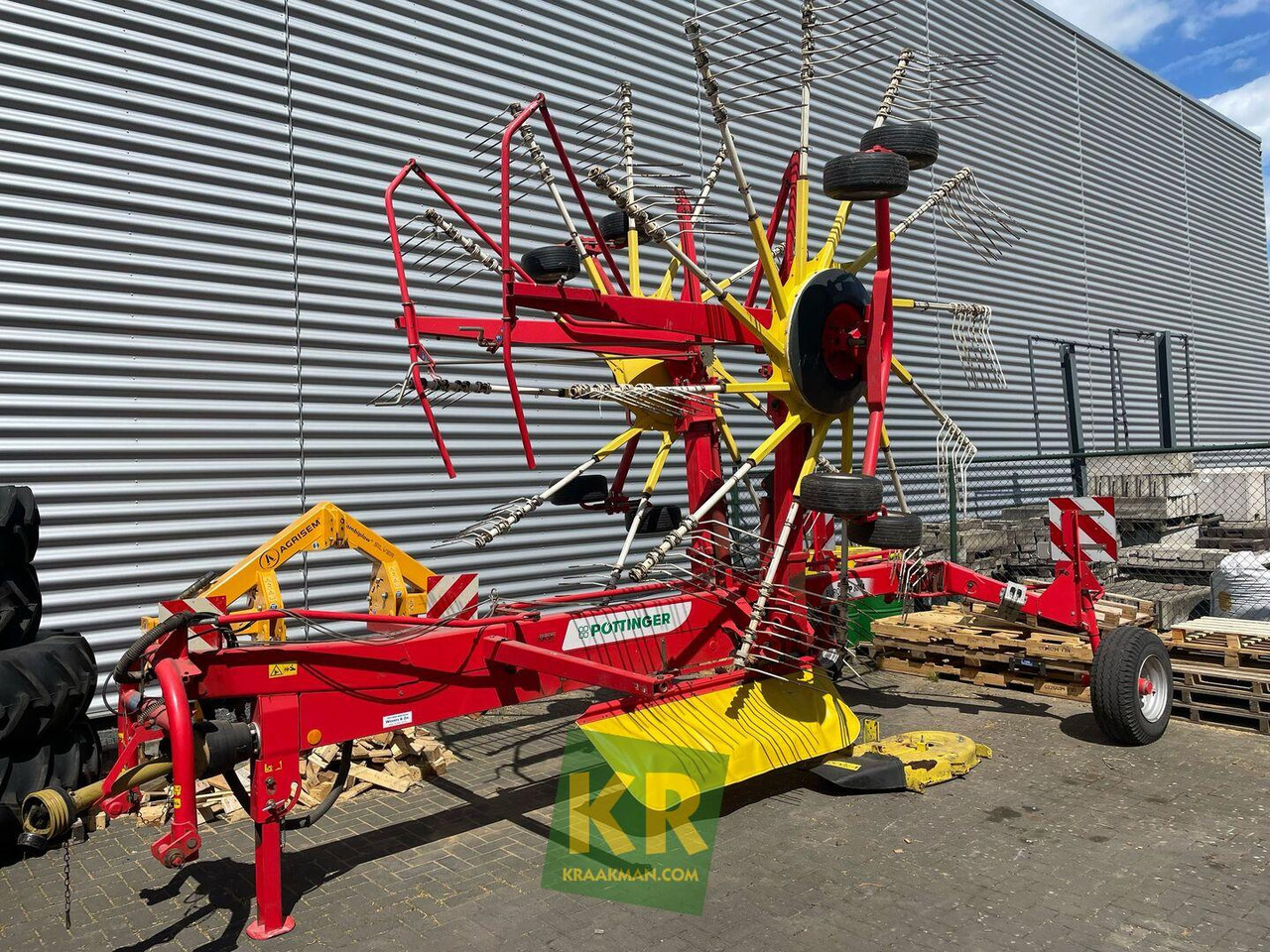 881A Pottinger - Heuwender/ Wenderechen: das Bild 1 881A Pottinger - Heuwender/ Wenderechen: das Bild 1