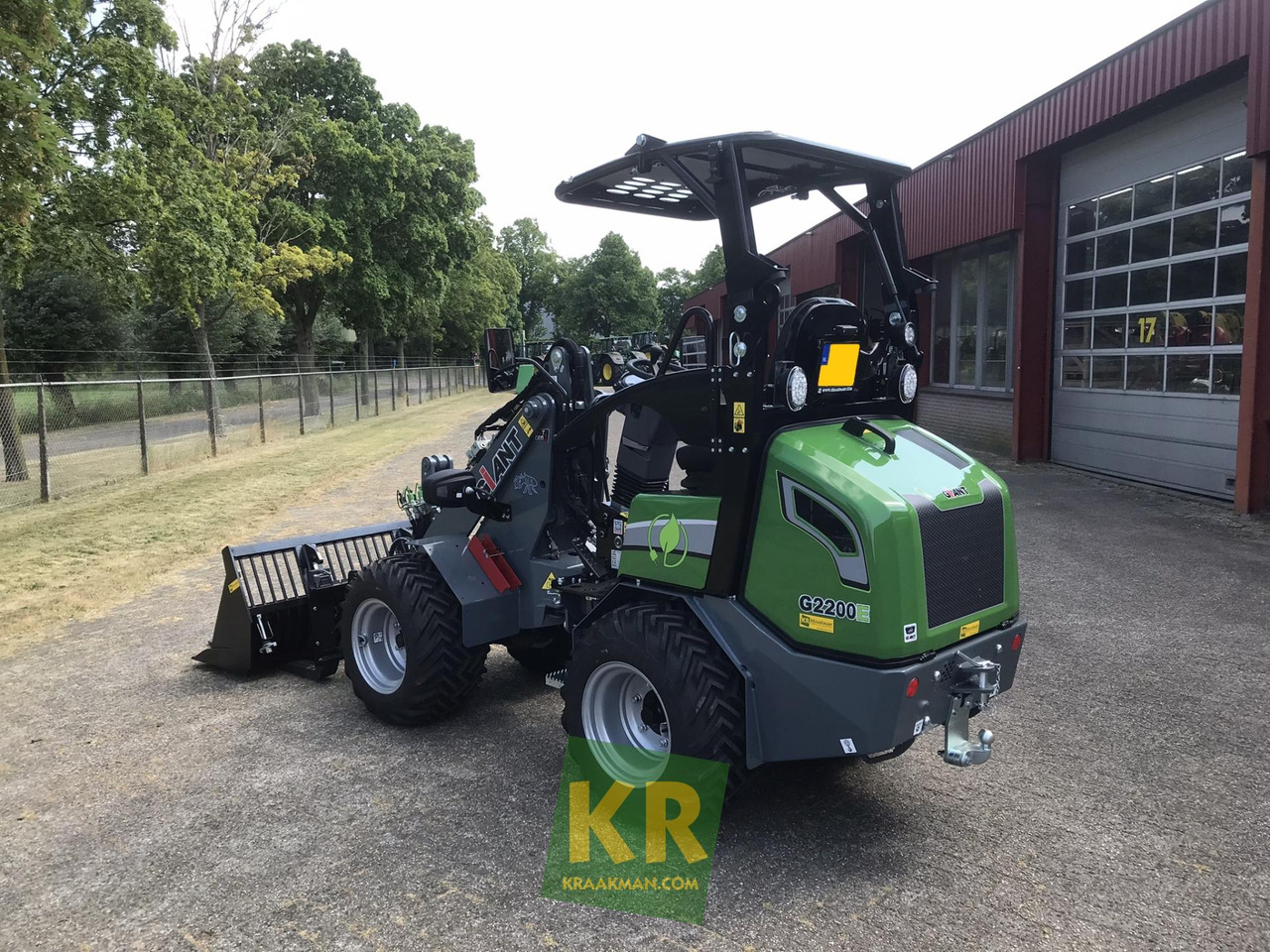 G2200E Giant - Hoflader: das Bild 4 G2200E Giant - Hoflader: das Bild 4