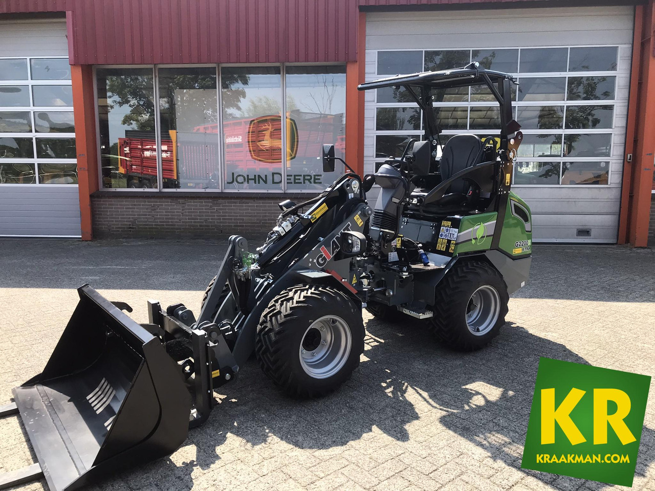 G2200E Giant - Hoflader: das Bild 1 G2200E Giant - Hoflader: das Bild 1