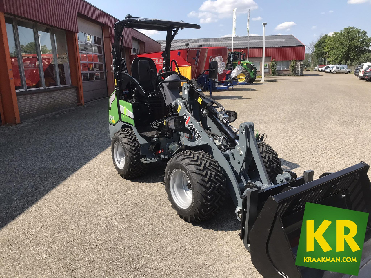G2200E Giant - Hoflader: das Bild 2 G2200E Giant - Hoflader: das Bild 2