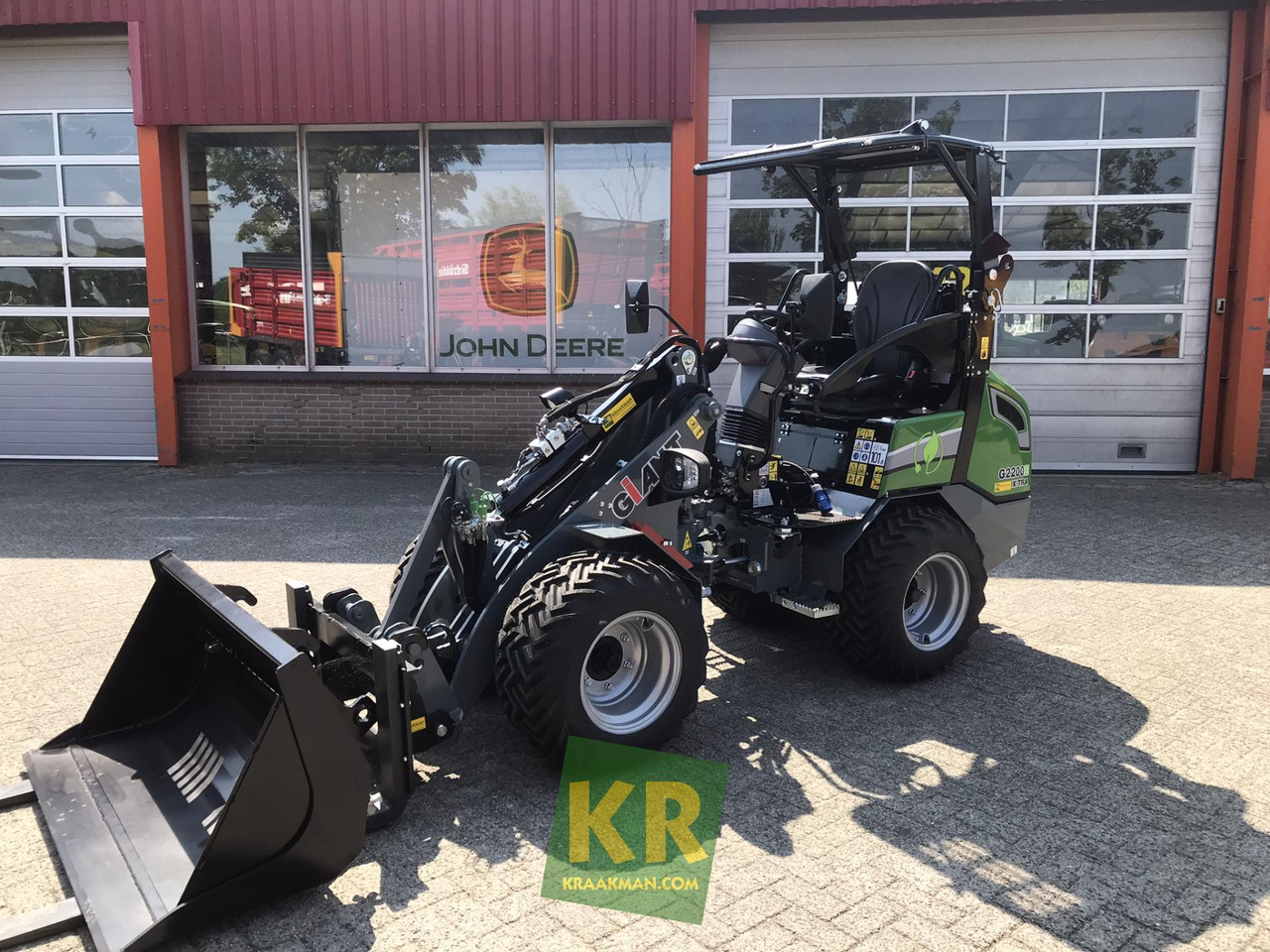 G2200E Giant - Hoflader: das Bild 1 G2200E Giant - Hoflader: das Bild 1
