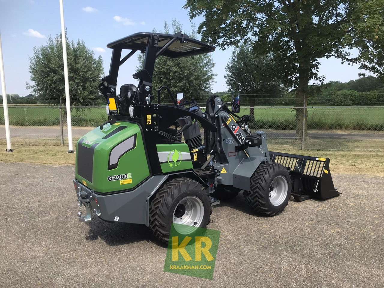 G2200E Giant - Hoflader: das Bild 3 G2200E Giant - Hoflader: das Bild 3