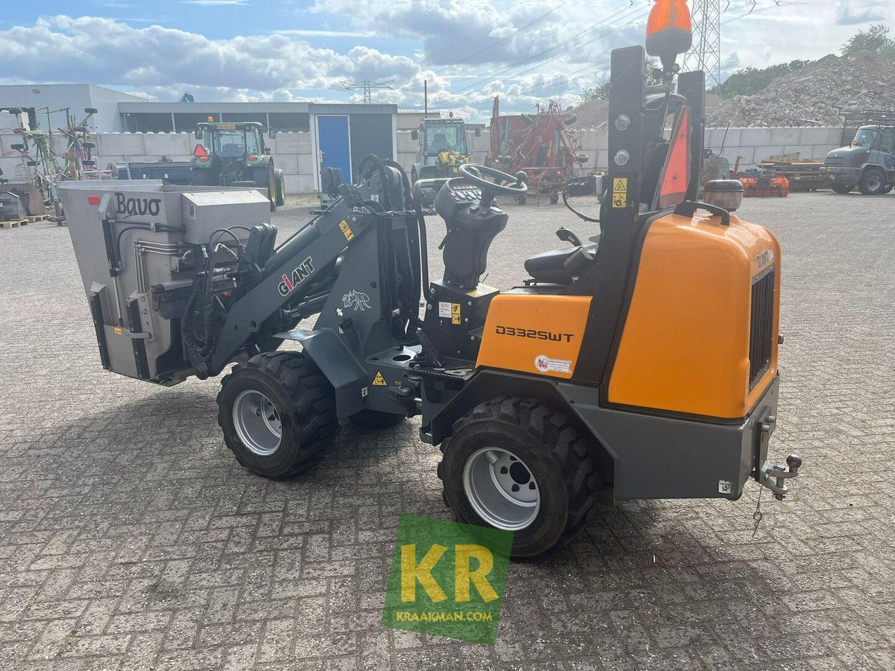 Giant D332 - Hoflader: das Bild 3 Giant D332 - Hoflader: das Bild 3