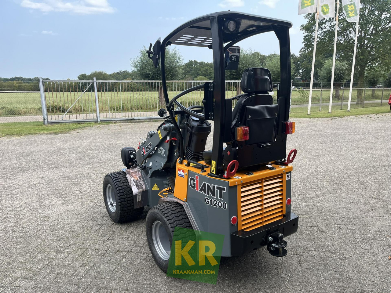 Giant G1200 - Hoflader: das Bild 5 Giant G1200 - Hoflader: das Bild 5