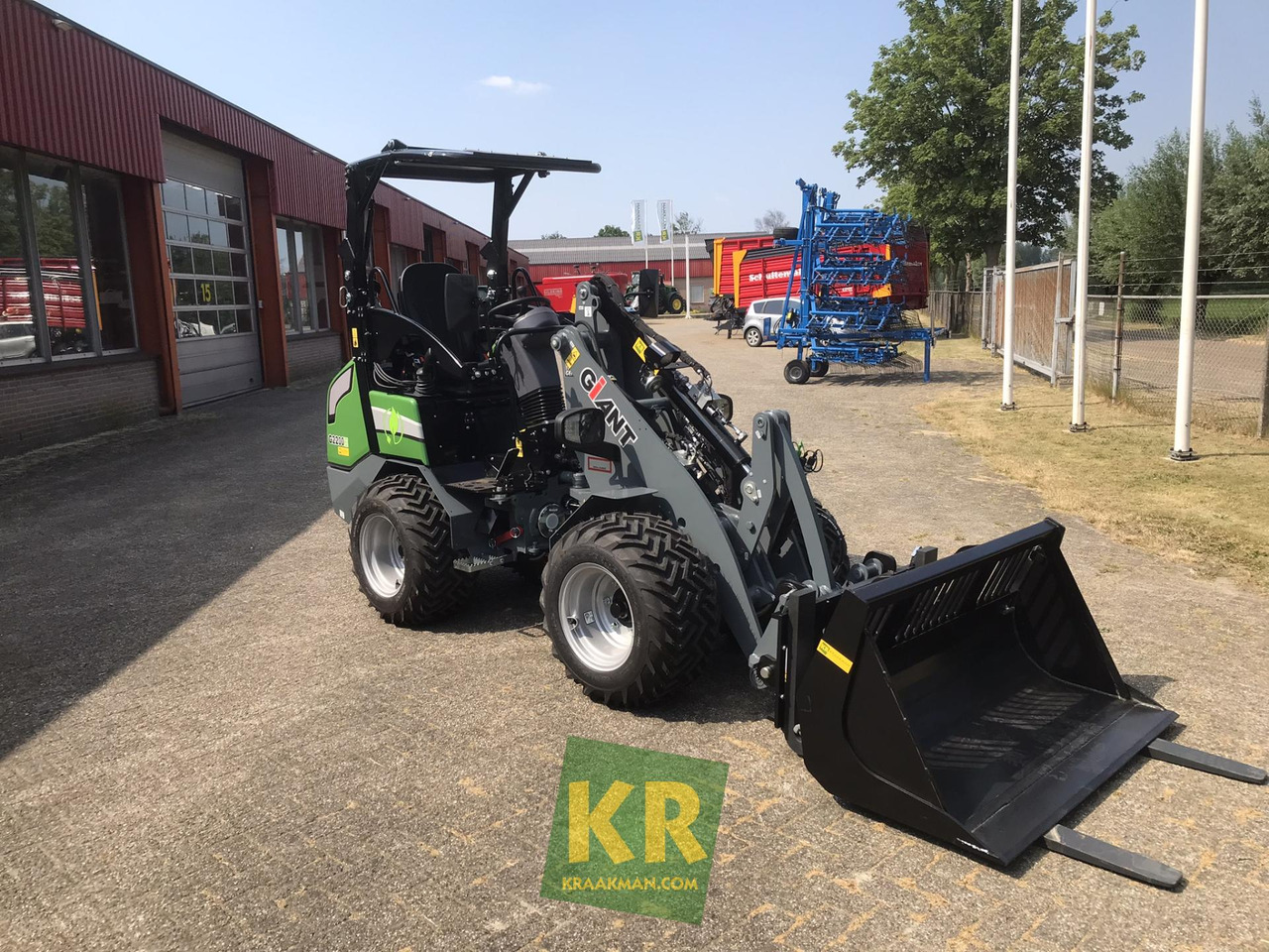 Giant G2200E - Hoflader: das Bild 2 Giant G2200E - Hoflader: das Bild 2