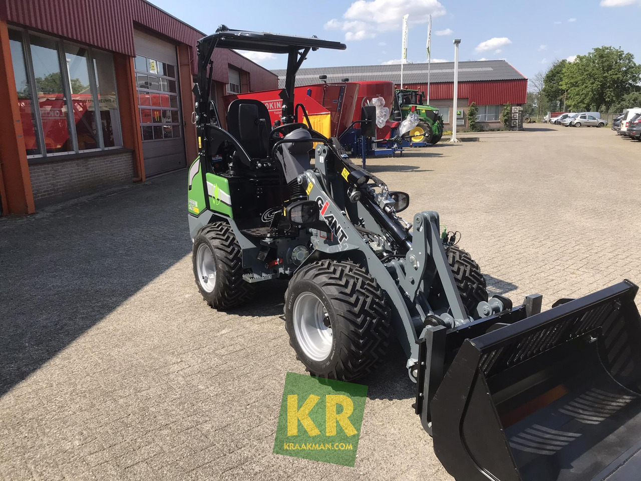 Giant G2200E - Hoflader: das Bild 2 Giant G2200E - Hoflader: das Bild 2