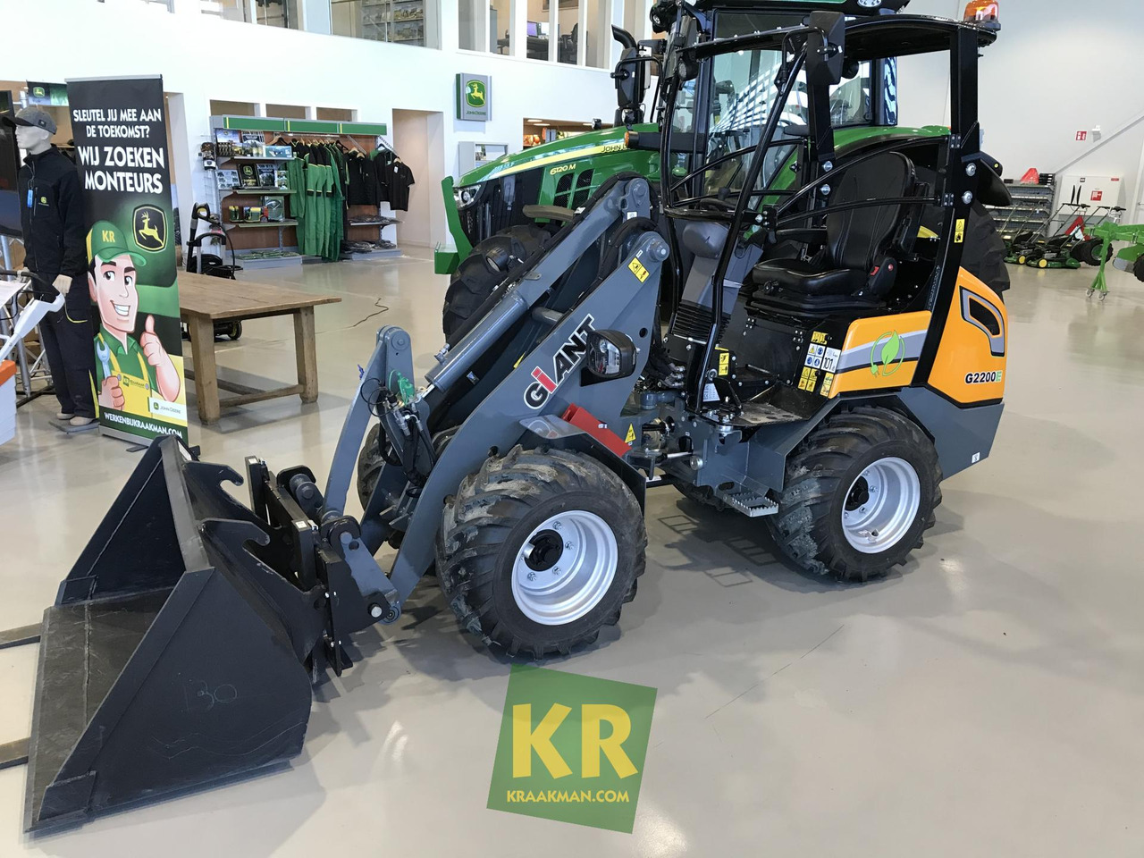 Giant G2200E - Hoflader: das Bild 1 Giant G2200E - Hoflader: das Bild 1