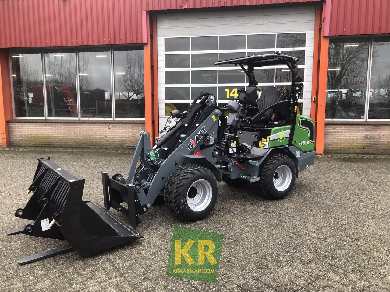 Giant G2700E - Hoflader: das Bild 1 Giant G2700E - Hoflader: das Bild 1