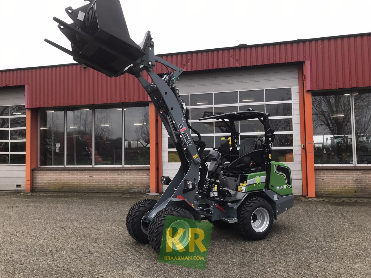 Giant G2700E - Hoflader: das Bild 2 Giant G2700E - Hoflader: das Bild 2