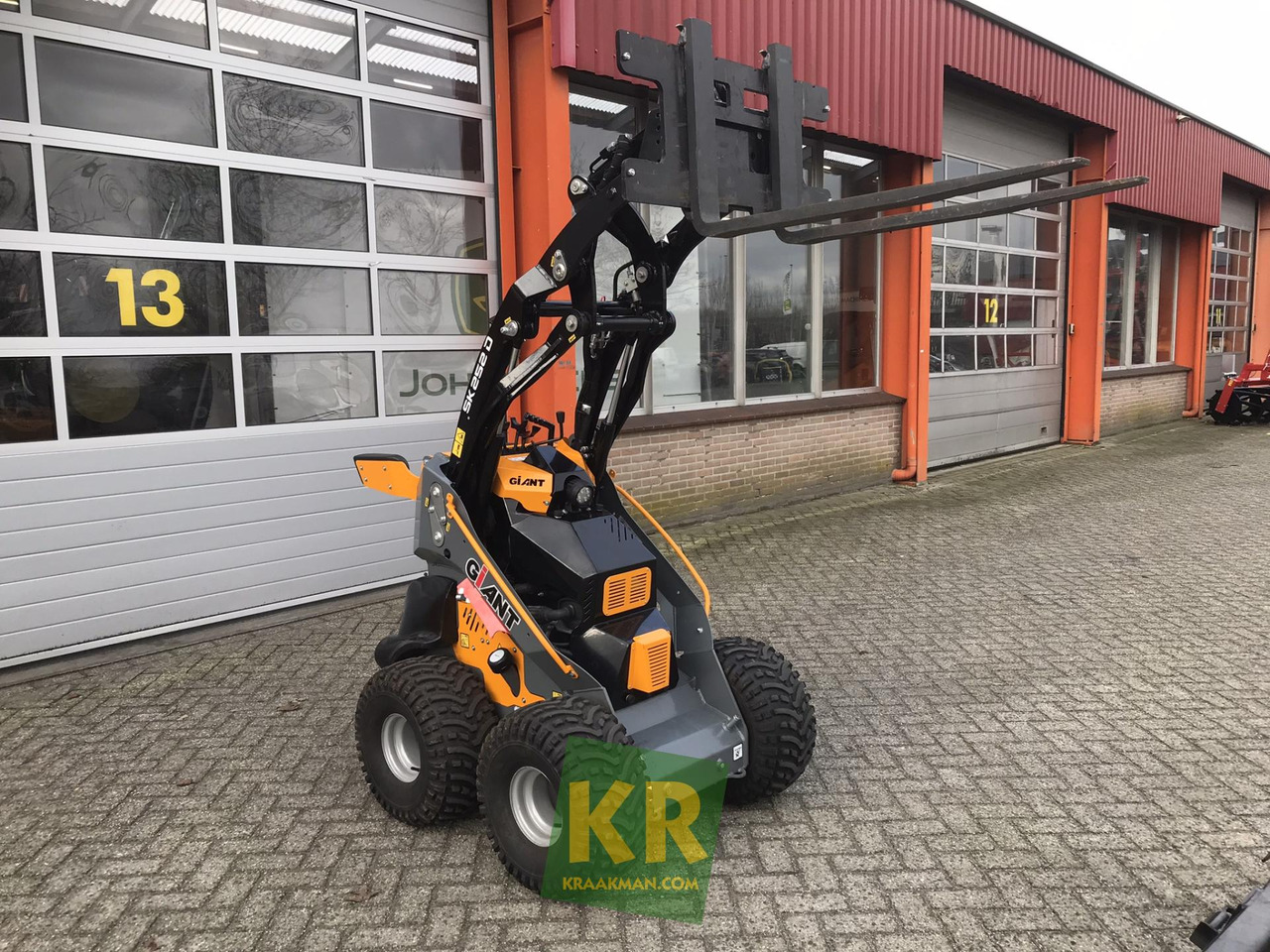 Giant SK252D - Hoflader: das Bild 3 Giant SK252D - Hoflader: das Bild 3
